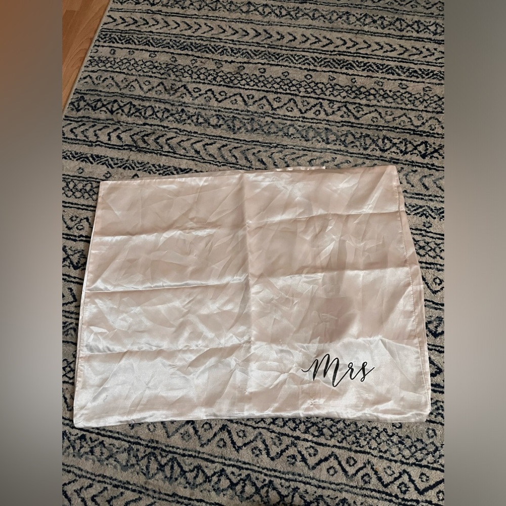 Mr&Mrs satin pillow cases